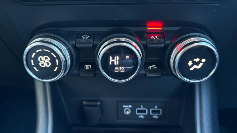 Renault Captur 1.3 TCE 140 S Edition 5dr EDC Petrol Hatchback